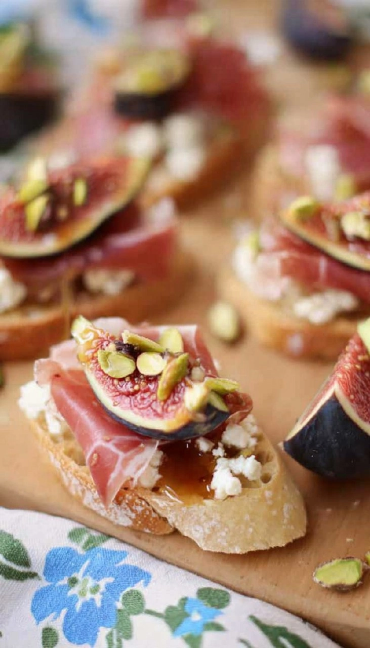 Fig and Prosciutto Crostini